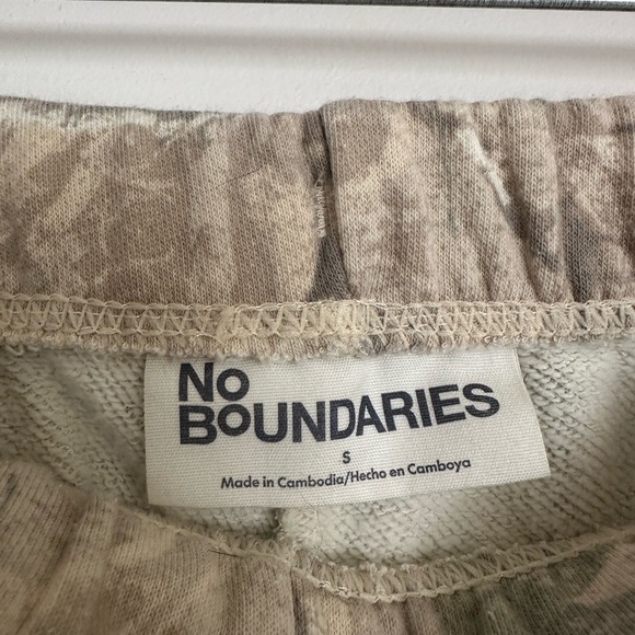 No Boundaries Camo Print Fleece Sweatpants Small – GUC - Picture 5 of 7